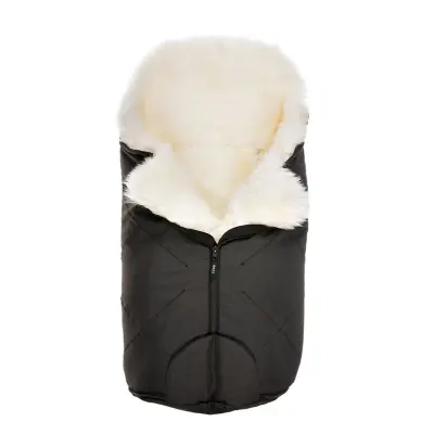 Bozz åkpåse small lammskinn, svart melange/vit långhårig