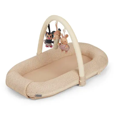 Carlobaby babynest med lekbåge, beige våfflad