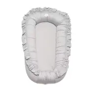 Mini Dreams babynest Cozy, ljusgrå med volang
