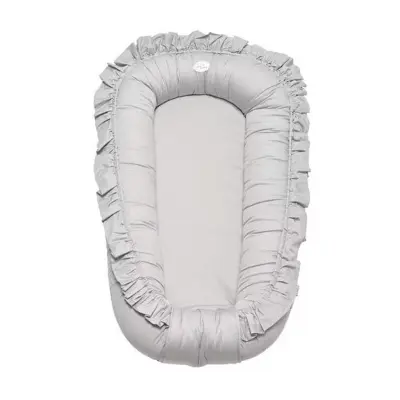 Mini Dreams babynest Cozy, ljusgrå med volang
