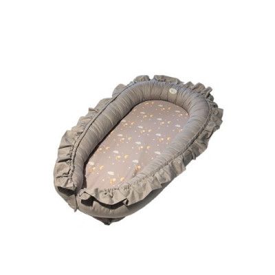 Mini Dreams babynest mönstrad botten med volang, grå