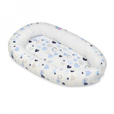 PQP Babynest - Blåa Hjärtan med Vit Insida
