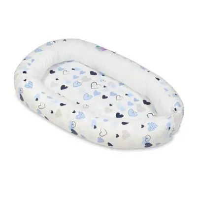 PQP Babynest - Blåa Hjärtan med Vit Insida