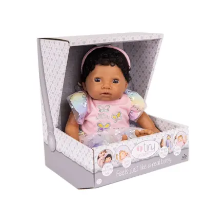 Tiny Treasures Mörkhyad Docka Regnbågsklänning - Tiny Treasure -  Leksaksaffären