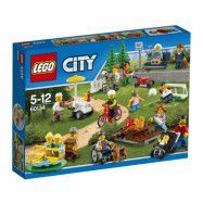 LEGO City Town 60134, Kul i parken – folk i City