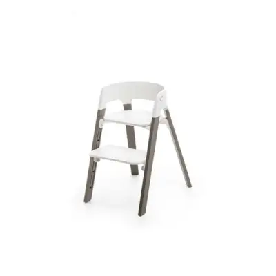 Stokke Steps matstol, vit/bok hazy grey
