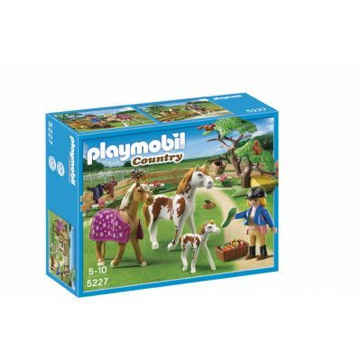 Playmobil Country 5227, Paddock med hästfamilj