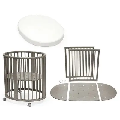 Stokke Sleepi Mini V3 spjälsäng + förlängningsset + madrasser + drapålakan